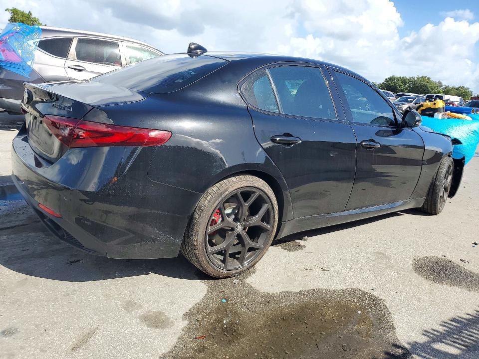 Снимка 3 от търг – 2020 ALFA ROMEO GIULIA с VIN ZARFAMBN4L7631147