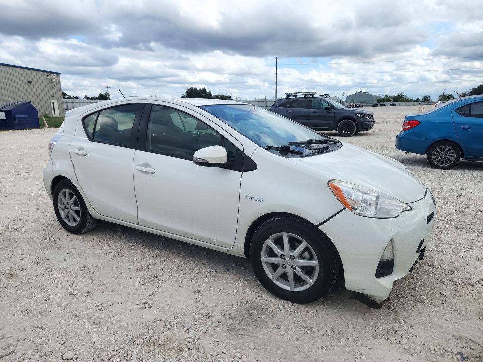 Снимка 4 от търг – 2014 TOYOTA PRIUS C с VIN JTDKDTB35E1561916