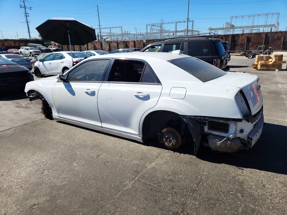 صورة رقم 2 من المزاد - 2015 CHRYSLER 300 مع VIN 2C3CCABG8FH905244