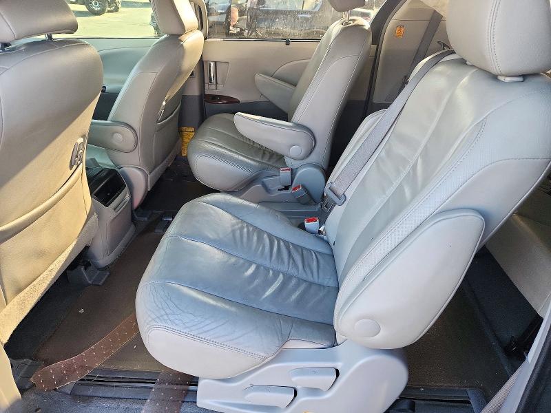 Photo 11 from auction – 2013 TOYOTA SIENNA with VIN 5TDYK3DCXDS351696