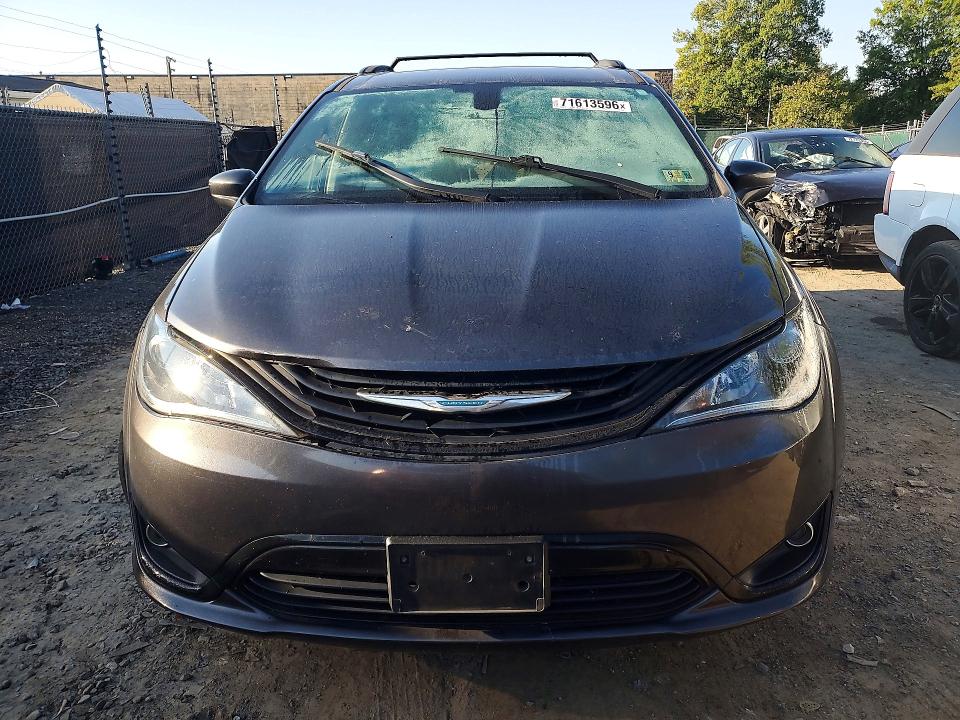 Фото 5 с аукциона – 2018 CHRYSLER PACIFICA с VIN 2C4RC1N70JR365800