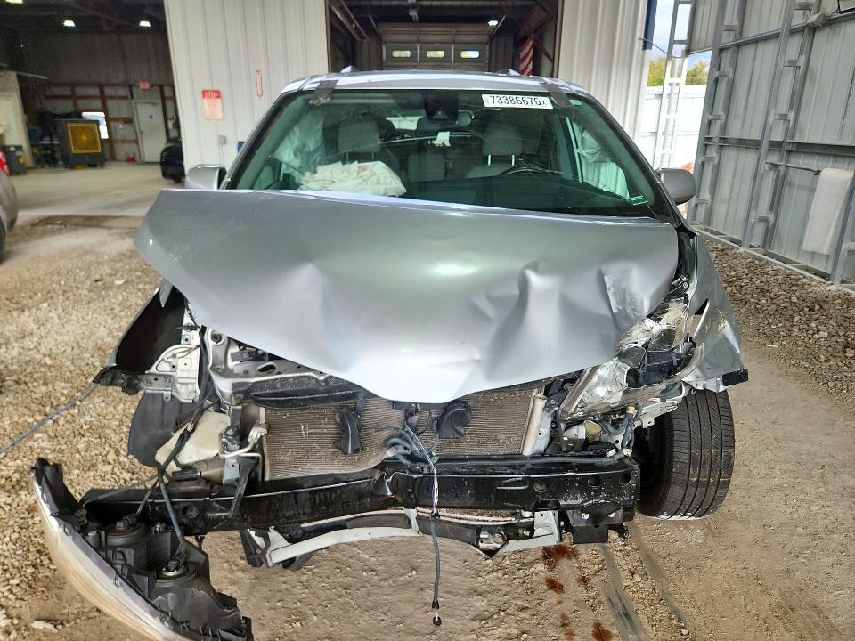 Снимка 5 от търг – 2020 TOYOTA SIENNA с VIN 5TDYZ3DC0LS039204