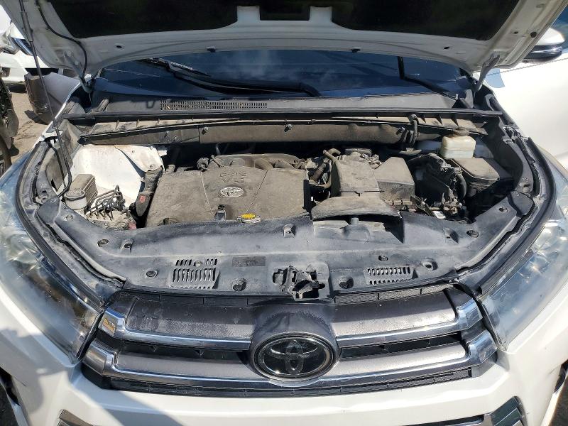 Photo 11 from auction – 2017 TOYOTA HIGHLANDER with VIN 5TDYZRFH2HS218279