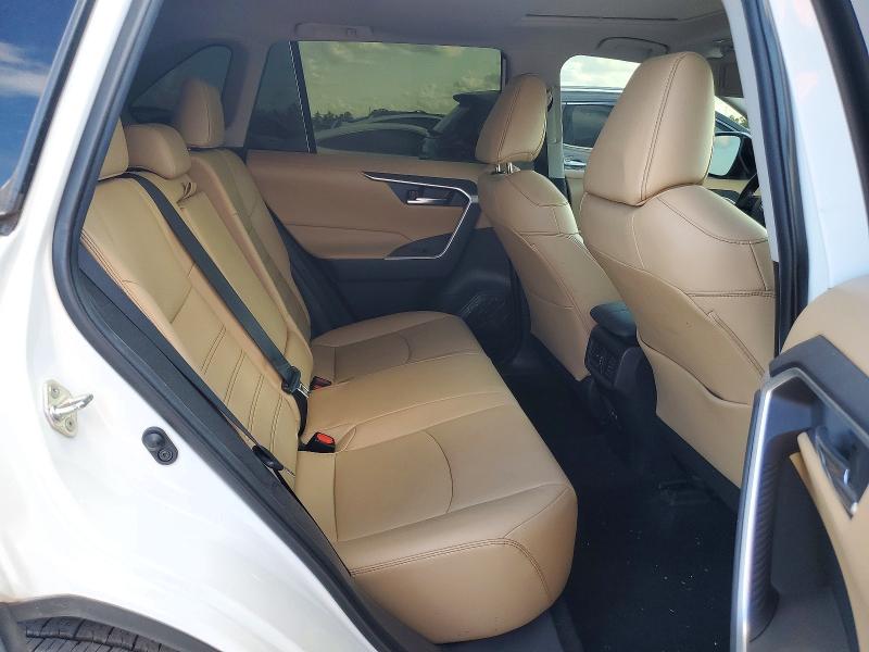 Photo 11 from auction – 2020 TOYOTA RAV4 with VIN 2T3C1RFV3LW098989