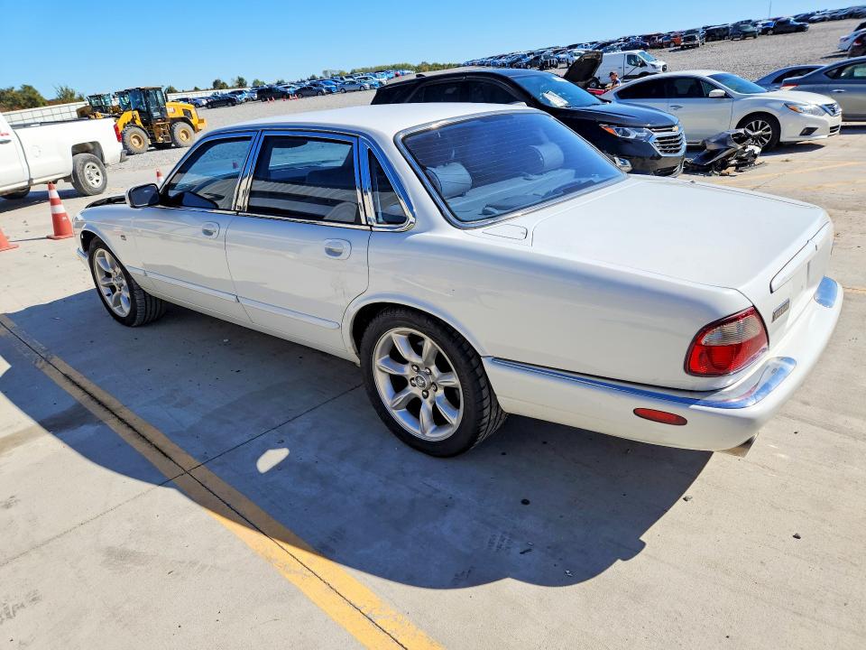 Снимка 2 от търг – 2000 JAGUAR XJR с VIN SAJDA15B6YMF10232