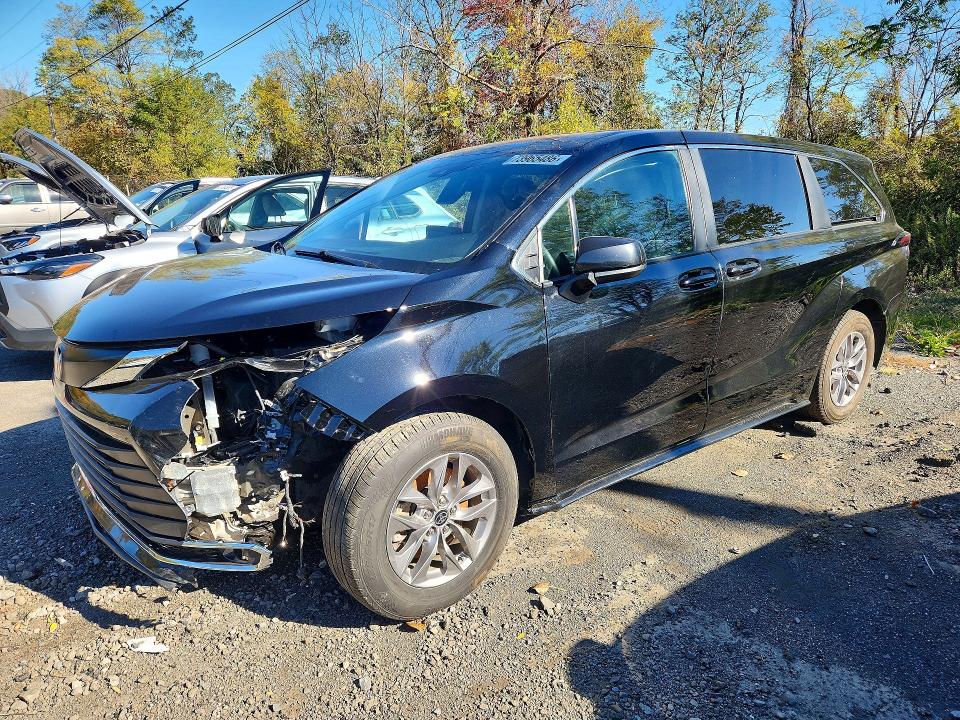 Снимка 1 от търг – 2024 TOYOTA SIENNA с VIN 5TDKRKEC4RS188917