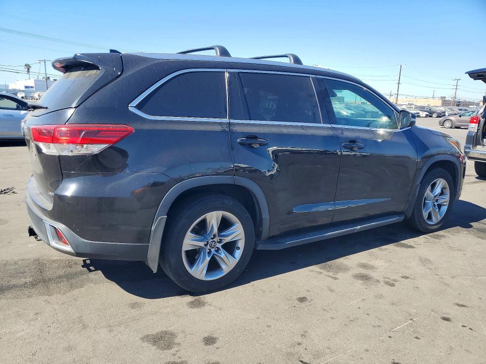 Photo 3 from auction – 2018 TOYOTA HIGHLANDER with VIN 5TDYZRFH6JS287630