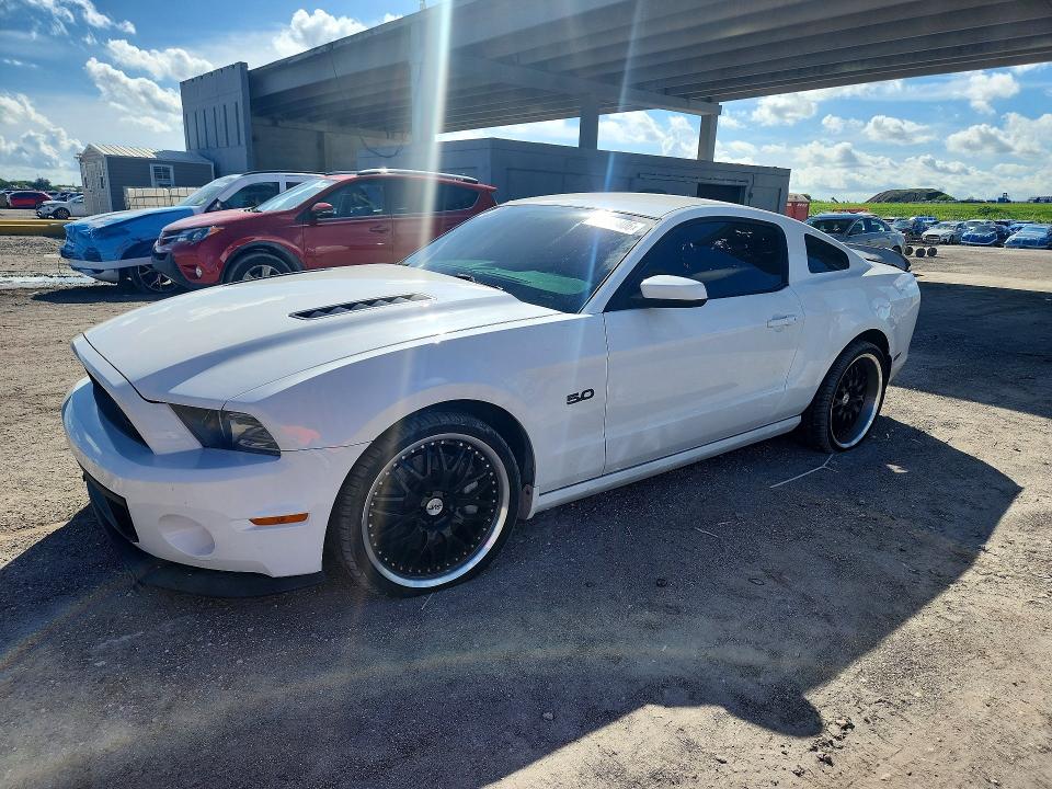 FORD MUSTANG 2013 с VIN 1ZVBP8CF2D5268492 - Снимка от търг