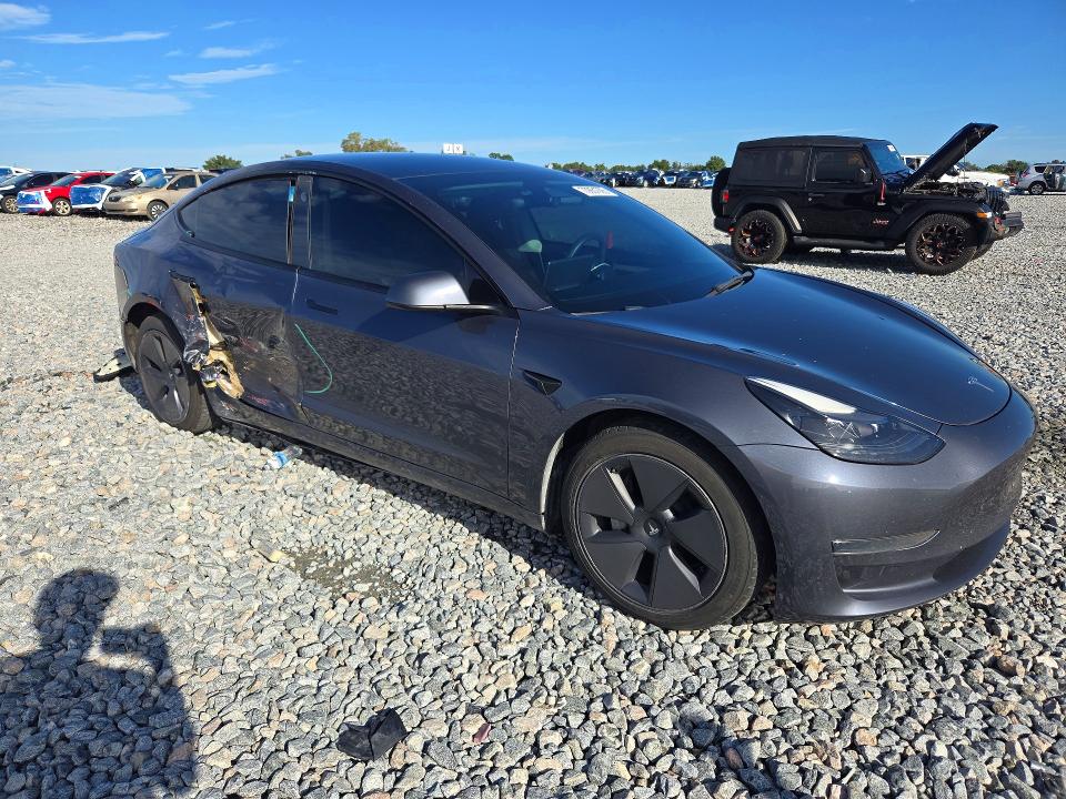 Снимка 4 от търг – 2023 TESLA MODEL 3 с VIN 5YJ3E1EA9PF428845