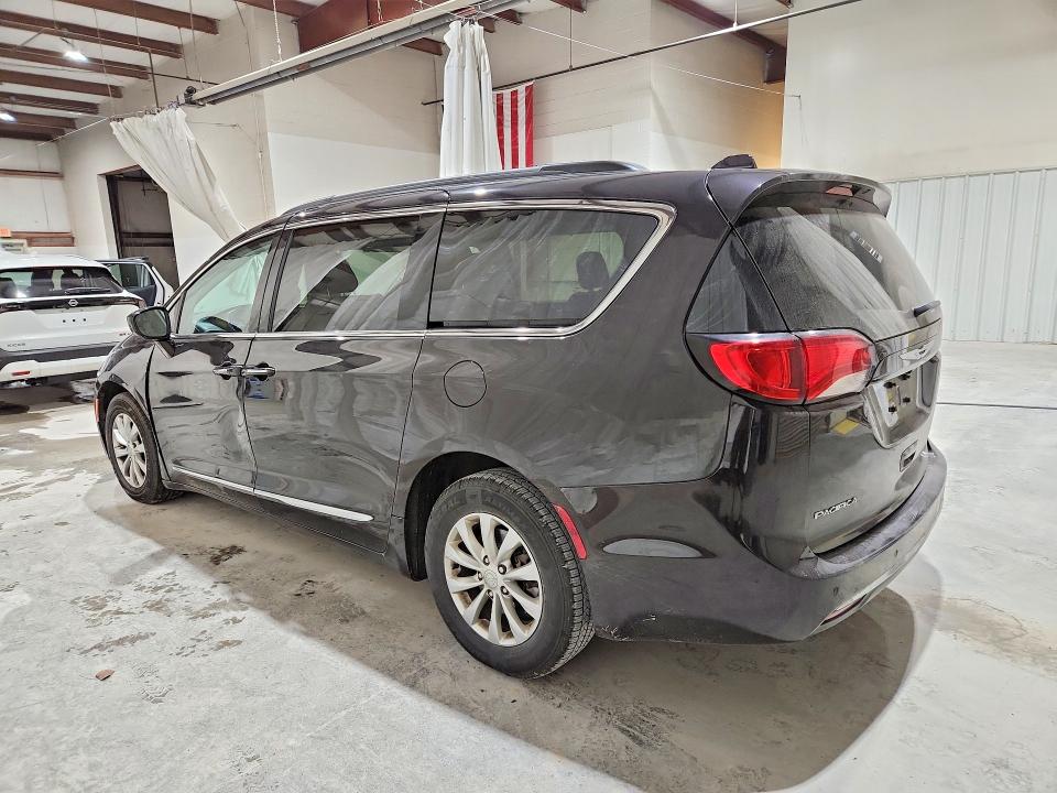 Фото 2 с аукциона – 2017 CHRYSLER PACIFICA с VIN 2C4RC1BG4HR804916