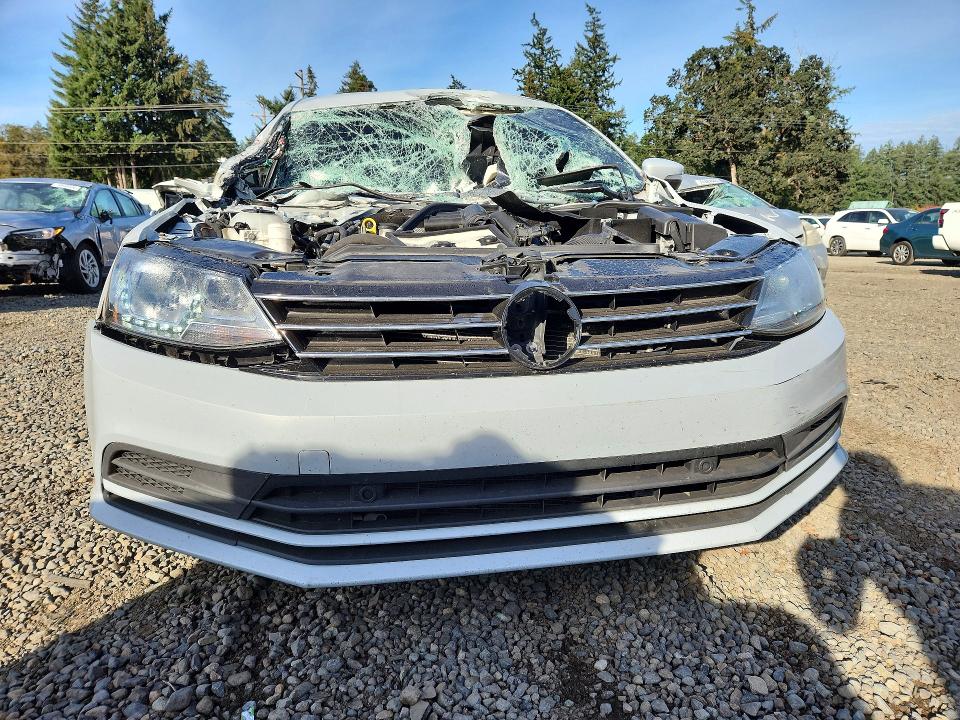 Снимка 5 от търг – 2017 VOLKSWAGEN JETTA с VIN 3VWDB7AJ1HM355194