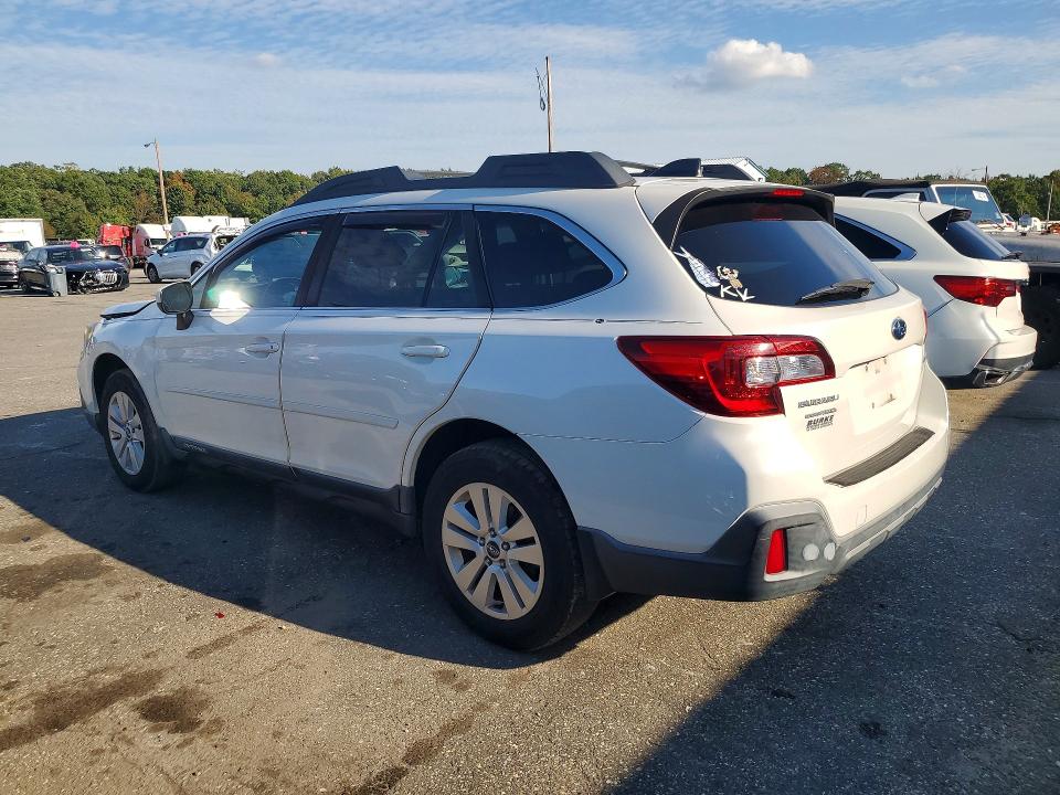 Фото 2 с аукциона – 2018 SUBARU OUTBACK с VIN 4S4BSACC3J3310542