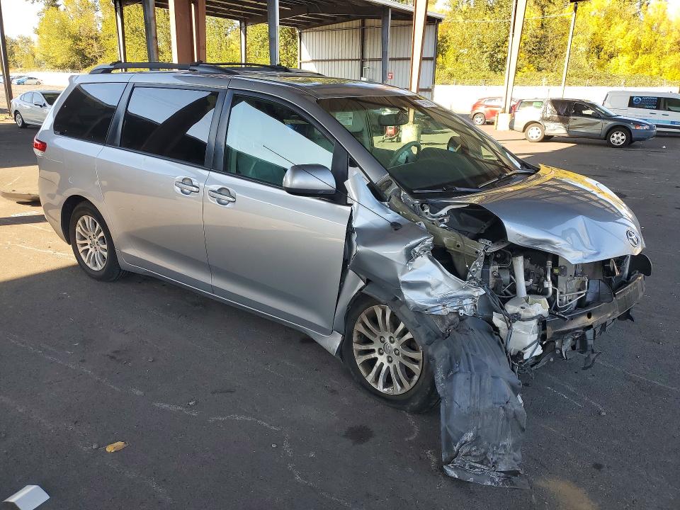 Photo 4 from auction – 2013 TOYOTA SIENNA with VIN 5TDYK3DC5DS399946