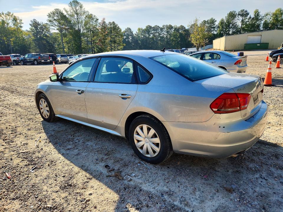 Снимка 2 от търг – 2012 VOLKSWAGEN PASSAT с VIN 1VWAP7A32CC079530