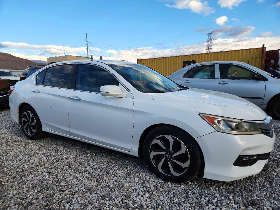 Снимка 4 от търг – 2016 HONDA ACCORD с VIN 1HGCR2F86GA036650