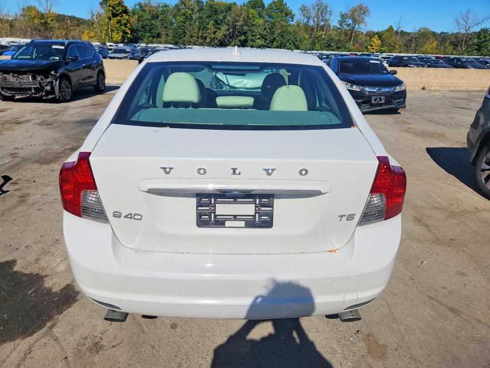 Foto 6 de la subasta – 2011 VOLVO S40 con VIN YV1672MSXB2536873