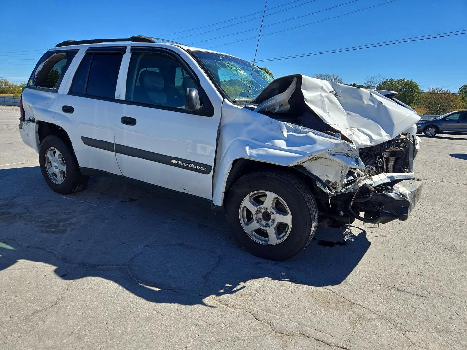 Снимка 4 от търг – 2003 CHEVROLET TRAILBLAZER с VIN 1GNDS13SX32270710