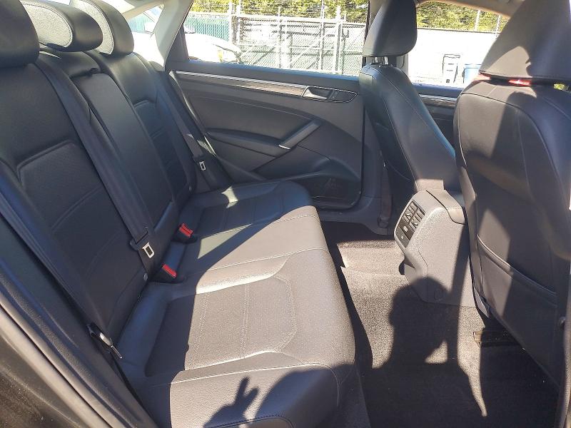 Photo 10 from auction – 2016 VOLKSWAGEN PASSAT with VIN 1VWBT7A34GC009596