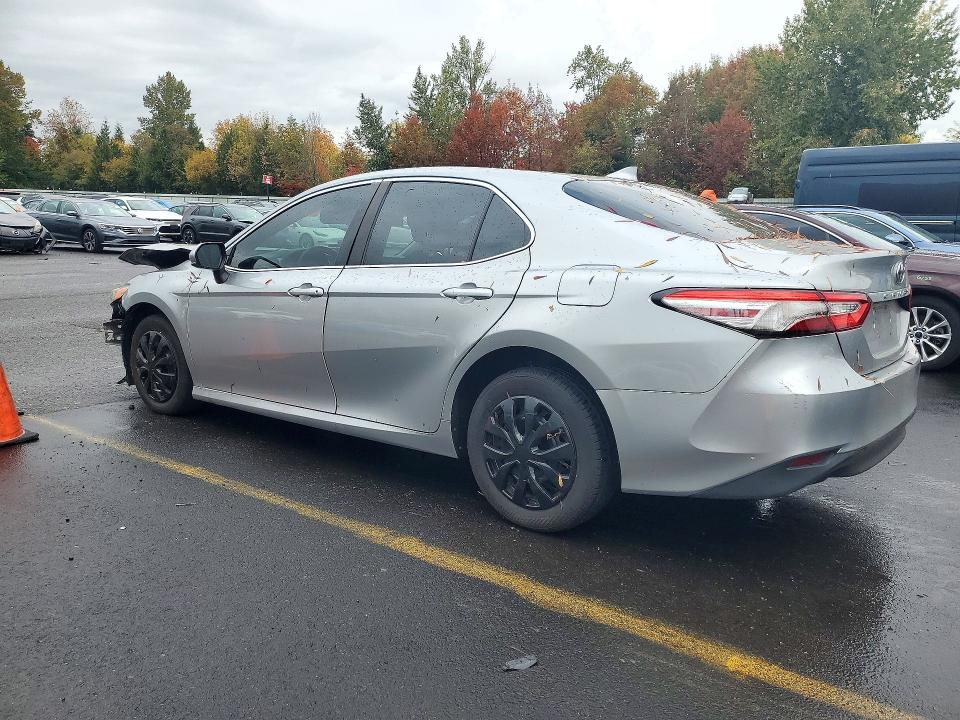 Снимка 2 от търг – 2019 TOYOTA CAMRY с VIN 4T1B11HK8KU721322