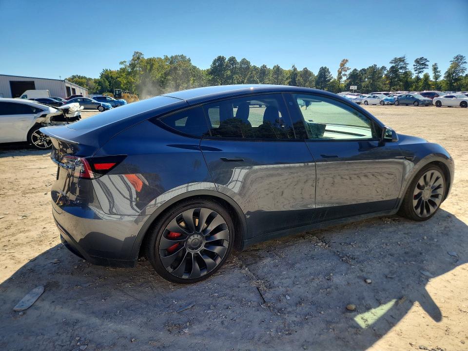 Снимка 3 от търг – 2022 TESLA MODEL Y с VIN 7SAYGDEF5NF505465