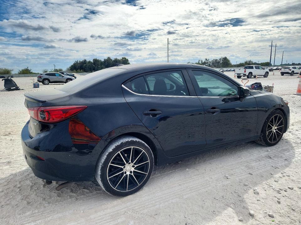 Снимка 3 от търг – 2018 MAZDA 3 с VIN 3MZBN1V32JM215989