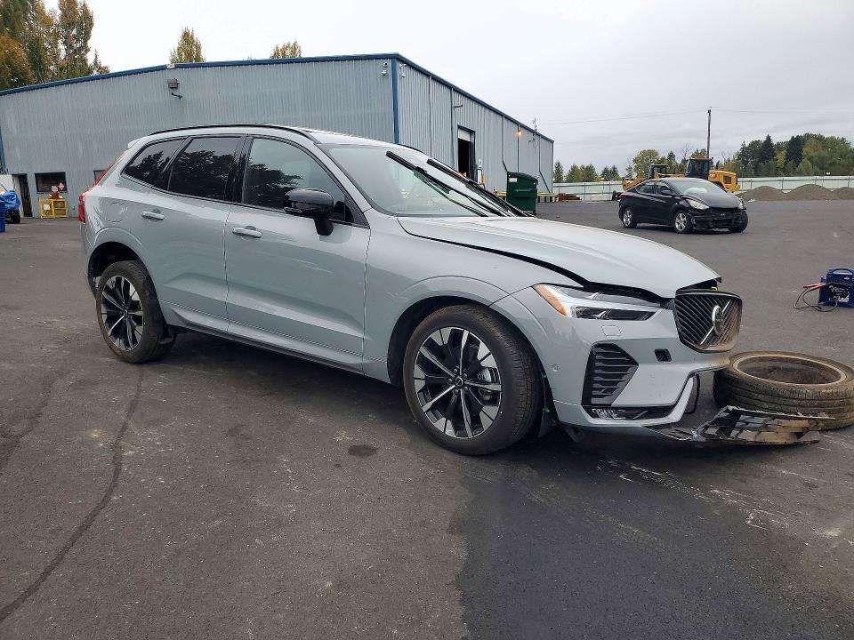 Снимка 4 от търг – 2026 VOLVO XC60 с VIN YV4M12RC6T1486008