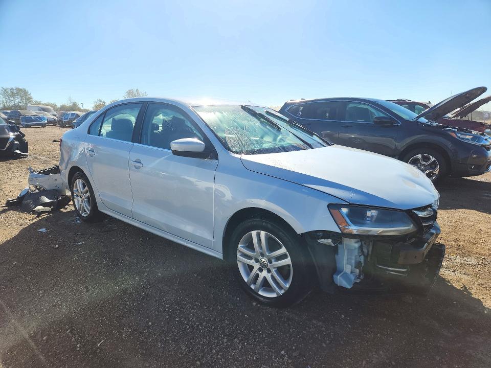 Снимка 4 от търг – 2017 VOLKSWAGEN JETTA с VIN 3VW2B7AJ0HM327765