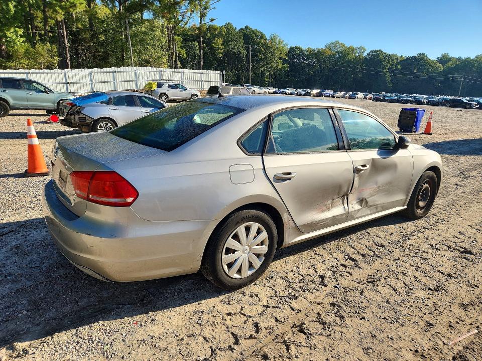 Снимка 3 от търг – 2012 VOLKSWAGEN PASSAT с VIN 1VWAP7A32CC079530