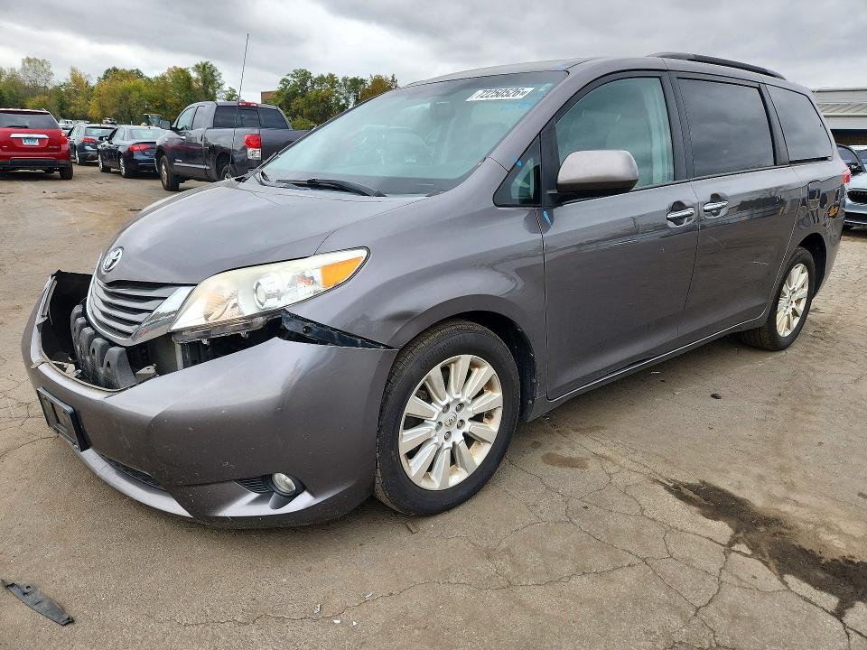 TOYOTA SIENNA 2014 z numerem VIN 5TDDK3DC3ES092906 - Zdjęcie z aukcji