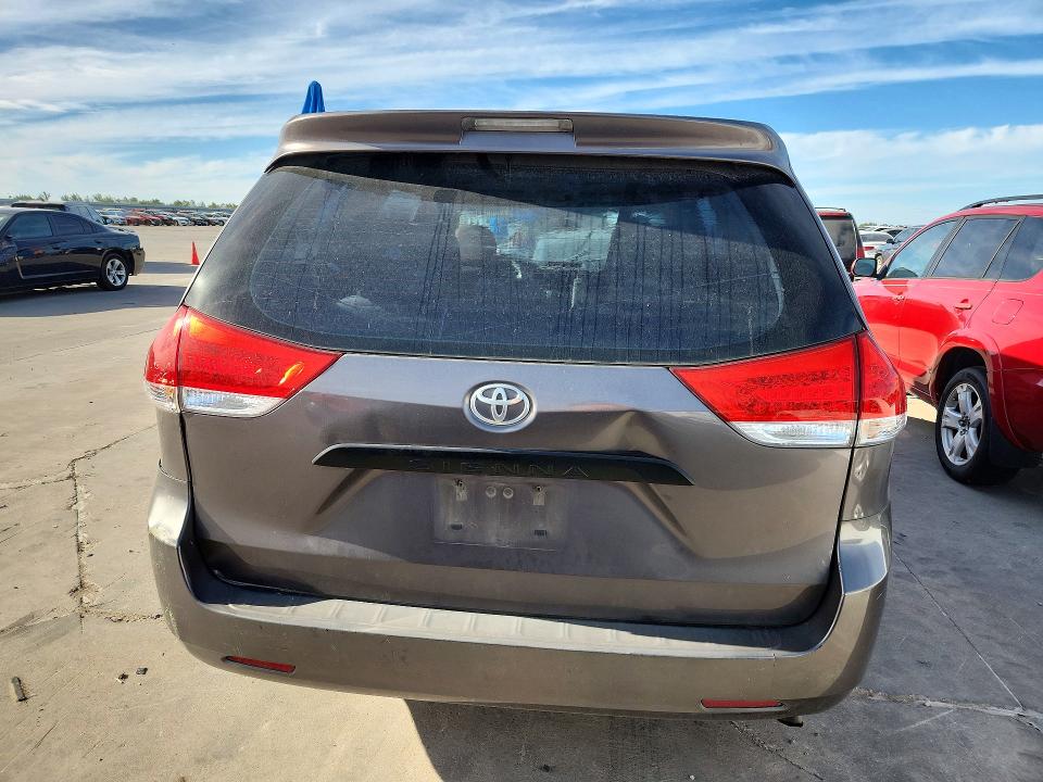 Снимка 6 от търг – 2011 TOYOTA SIENNA с VIN 5TDKA3DC4BS005956