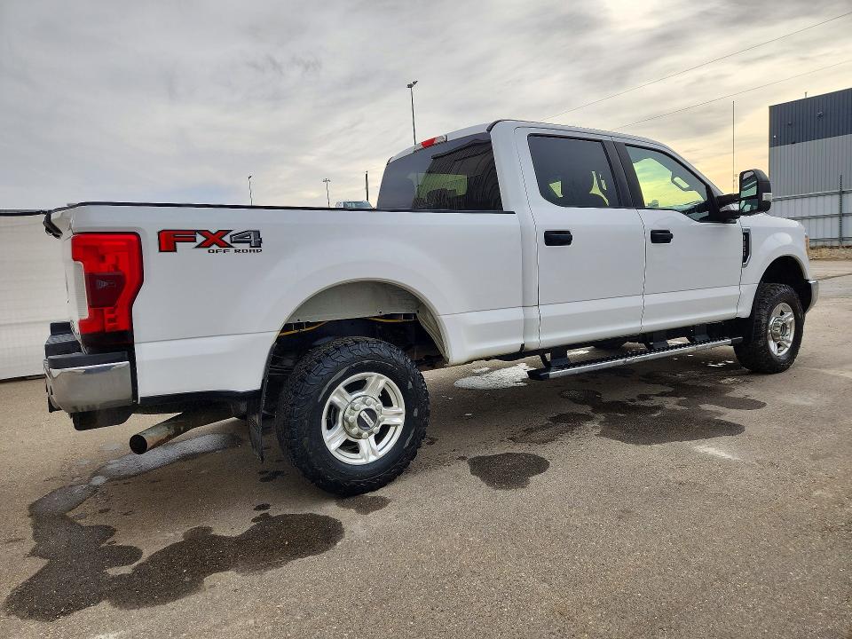 Снимка 3 от търг – 2017 FORD F250 с VIN 1FT7W2B61HEF02279