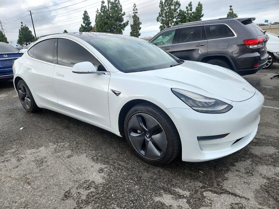 Снимка 4 от търг – 2019 TESLA MODEL 3 с VIN 5YJ3E1EB7KF388394