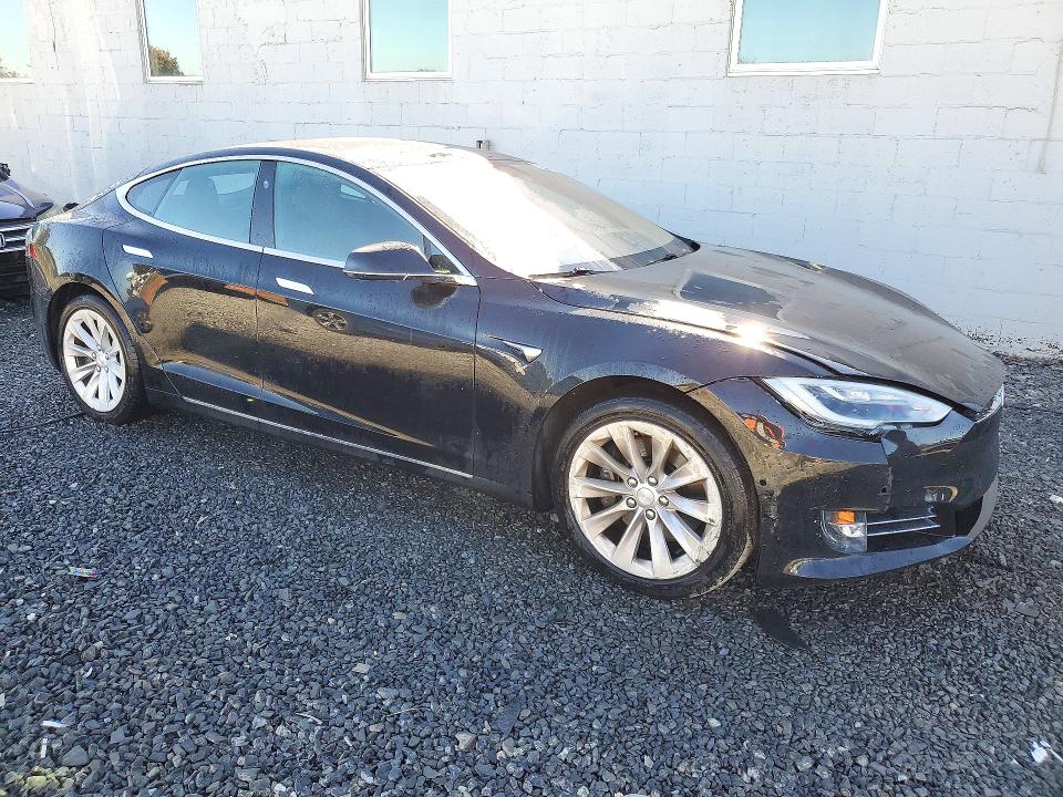 Снимка 4 от търг – 2018 TESLA MODEL S с VIN 5YJSA1E27JF283506