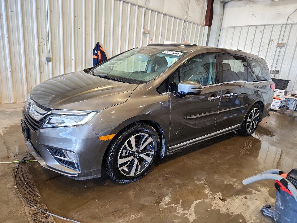 HONDA ODYSSEY 2018 with VIN 5FNRL6H92JB087472 - Photo from auction