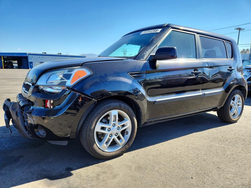 KIA SOUL 2011 with VIN KNDJT2A22B7215557 - Photo from auction