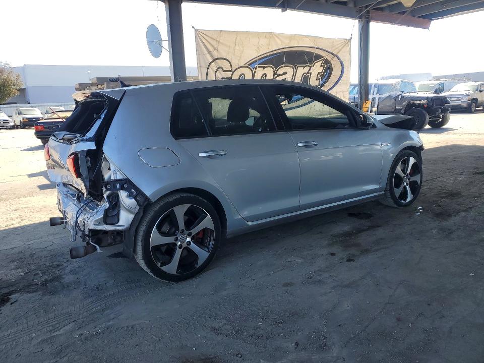 Снимка 3 от търг – 2017 VOLKSWAGEN GTI с VIN 3VW447AU1HM051075