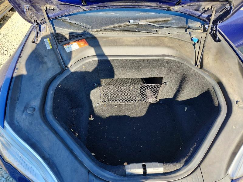 Снимка 11 от търг – 2015 TESLA MODEL S с VIN 5YJSA1E18FF105165