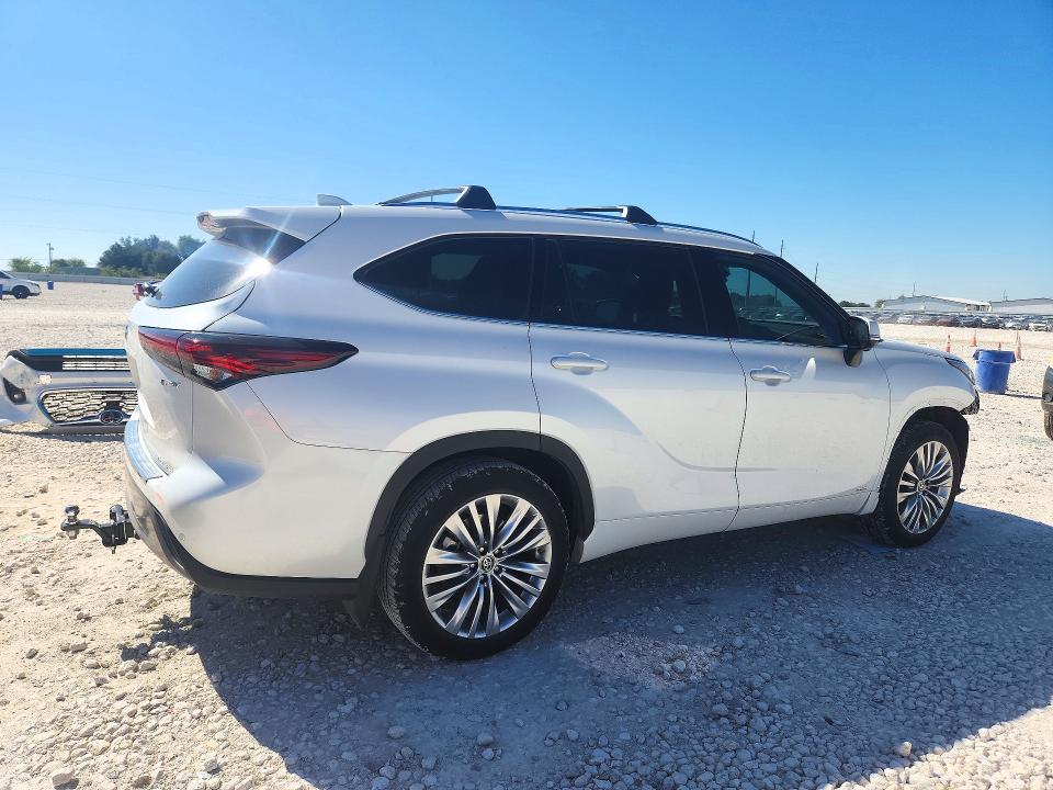 Снимка 3 от търг – 2025 TOYOTA HIGHLANDER HYBRID с VIN 5TDEBRCH7SS673650
