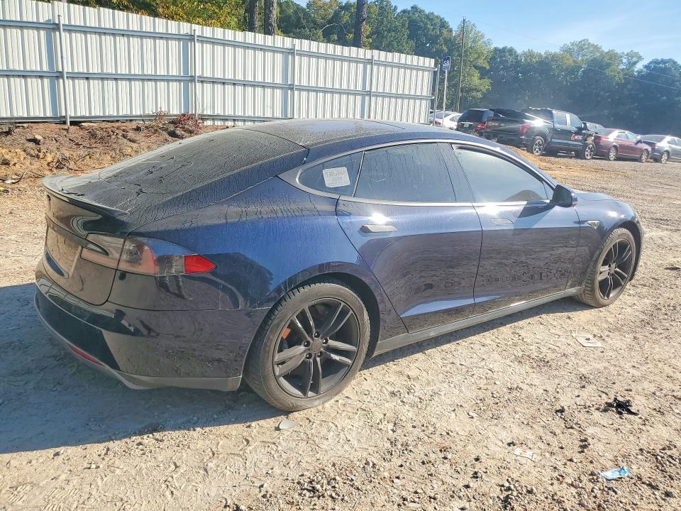 Снимка 3 от търг – 2014 TESLA MODEL S с VIN 5YJSA1H17EFP35169