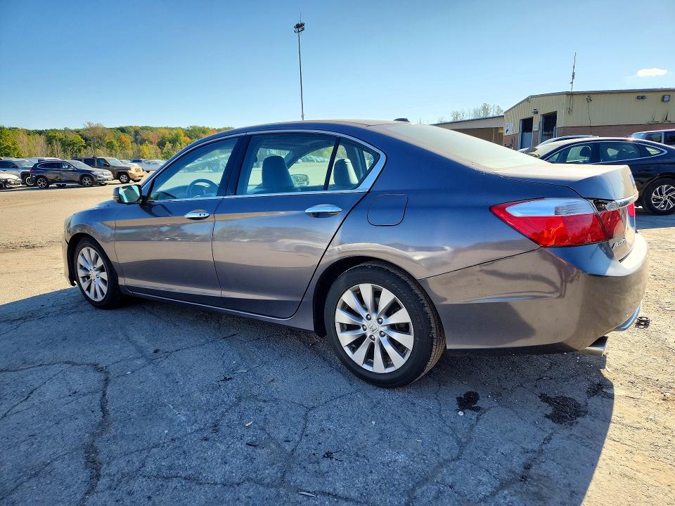 Photo 2 from auction – 2015 HONDA ACCORD with VIN 1HGCR3F8XFA036686