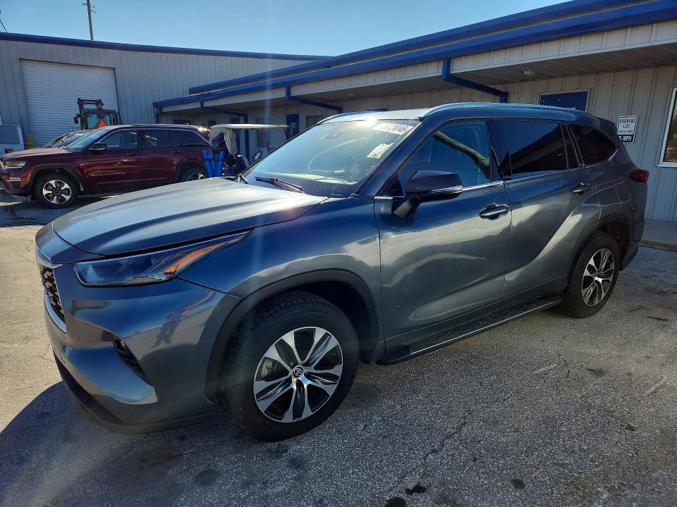 Снимка 1 от търг – 2022 TOYOTA HIGHLANDER с VIN 5TDGZRAH4NS539819