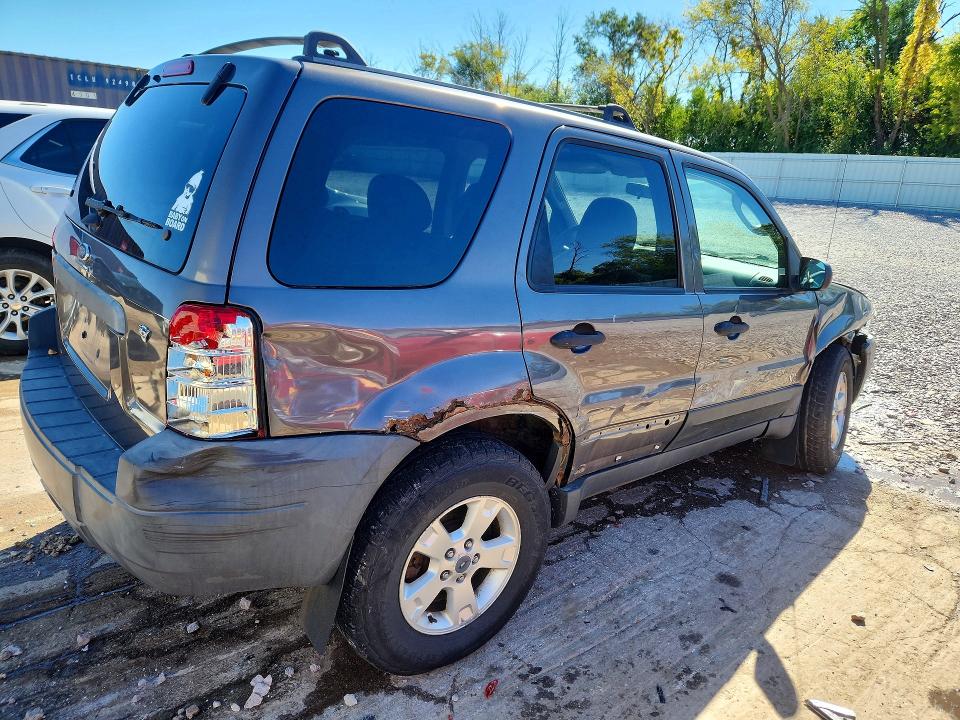 Photo 3 from auction – 2005 FORD ESCAPE with VIN 1FMYU93135KB23475