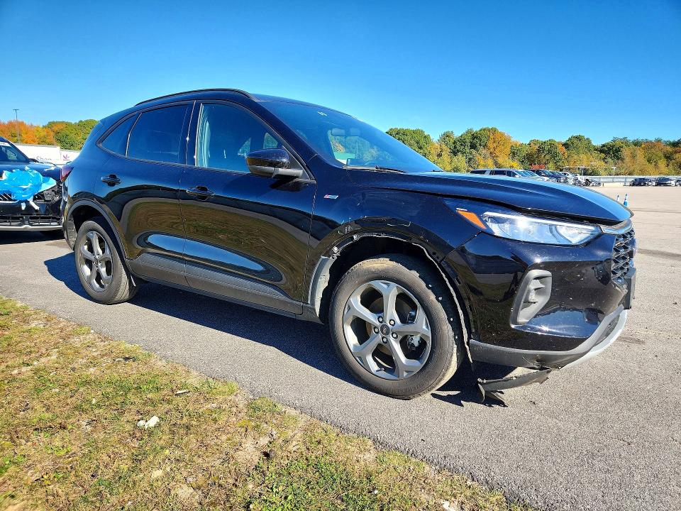 Снимка 4 от търг – 2025 FORD ESCAPE с VIN 1FMCU9NA8SUB22071
