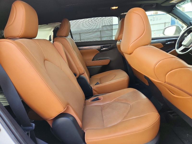 Photo 10 from auction – 2022 TOYOTA HIGHLANDER with VIN 5TDFZRAH5NS142275