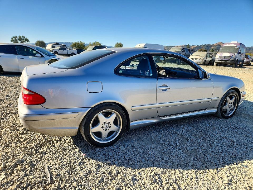 Снимка 3 от търг – 2000 MERCEDES-BENZ CLK с VIN WDBLJ70G4YF132847