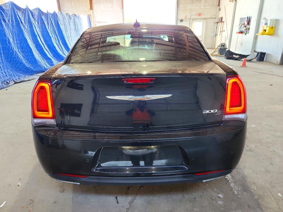 Снимка 6 от търг – 2017 CHRYSLER 300 с VIN 2C3CCABG5HH565389