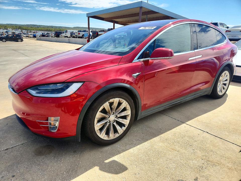 TESLA MODEL X 2018 с VIN 5YJXCDE2XJF142611 - Снимка от търг