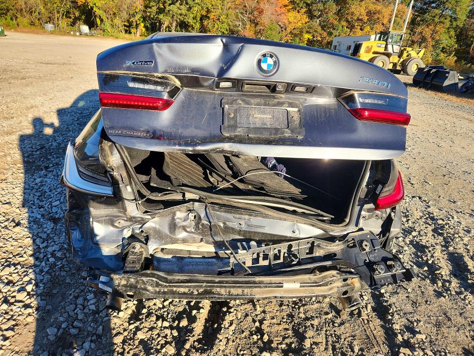 Снимка 6 от търг – 2021 BMW 330XI с VIN 3MW5R7J07M8B71050