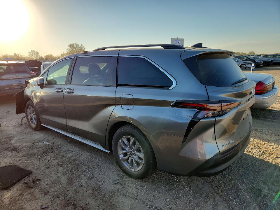 Снимка 2 от търг – 2026 TOYOTA SIENNA с VIN 5TDYSKFC2TS255731