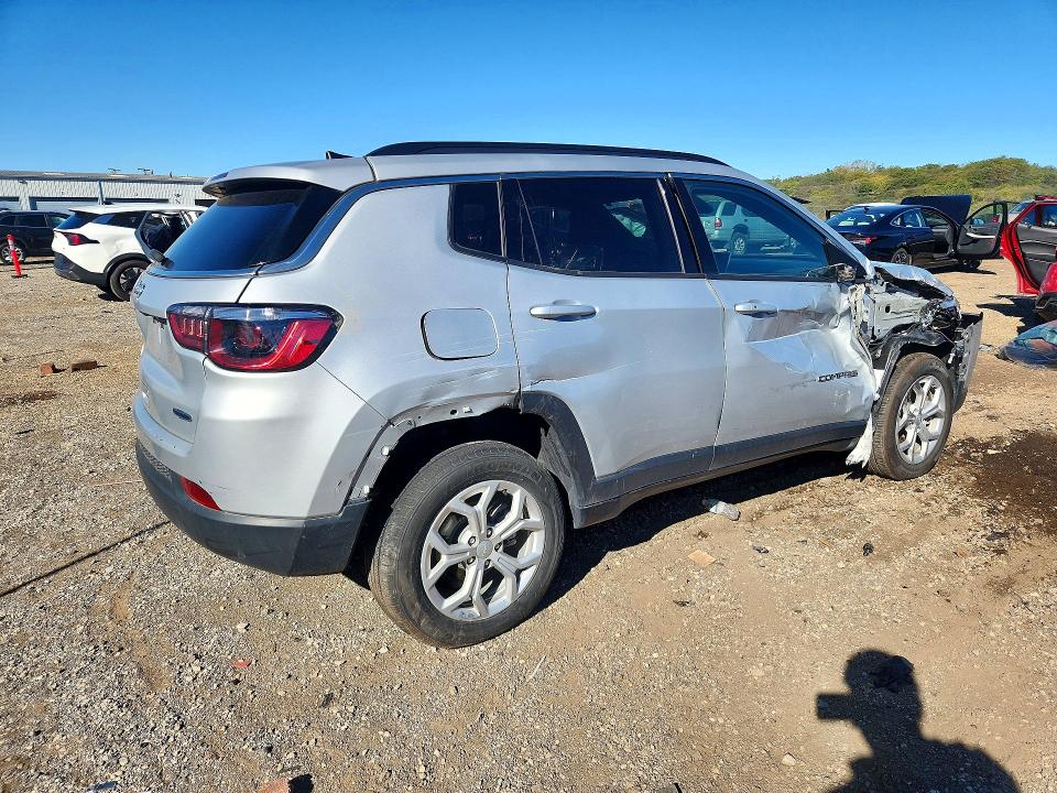 Фото 3 с аукциона – 2024 JEEP COMPASS с VIN 3C4NJDBN1RT110560